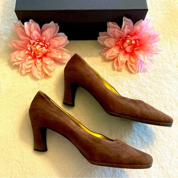 Vintage ESCADA Brown Suede Heels - Picture 6 of 16